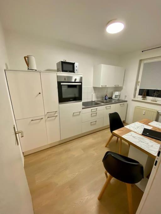 Stilvolle Ferienwohnung Mit Stellplatz Wlan Free Netflix Naehe Bahnhof Zwickau Buitenkant foto