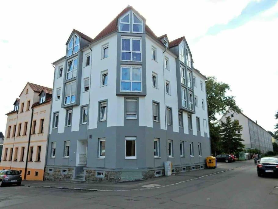 Stilvolle Ferienwohnung Mit Stellplatz Wlan Free Netflix Naehe Bahnhof Zwickau Buitenkant foto