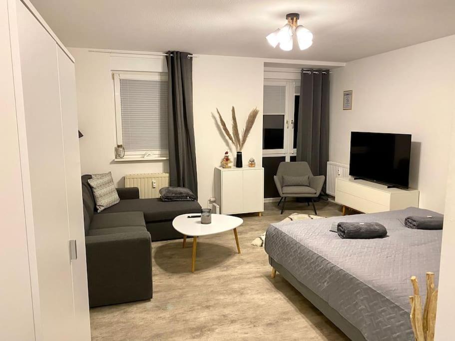 Stilvolle Ferienwohnung Mit Stellplatz Wlan Free Netflix Naehe Bahnhof Zwickau Buitenkant foto