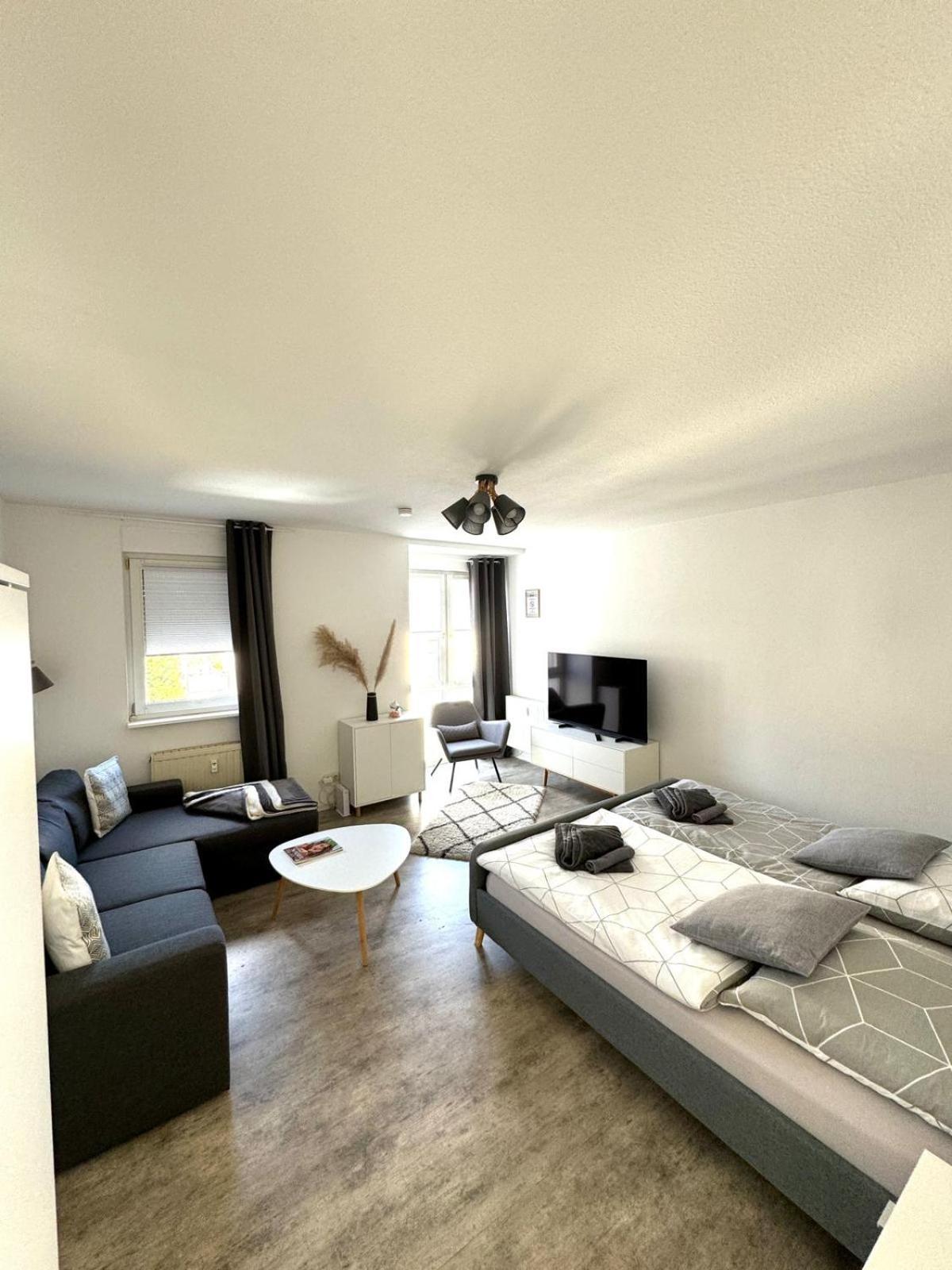 Stilvolle Ferienwohnung Mit Stellplatz Wlan Free Netflix Naehe Bahnhof Zwickau Buitenkant foto